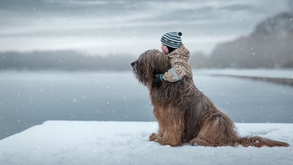 „Copiii mici şi câinii lor mari” – un proiect foto emoţionant – Galerie Foto